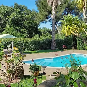 Konukevi Au Temps Pour Vous, Le Castellet (Var)